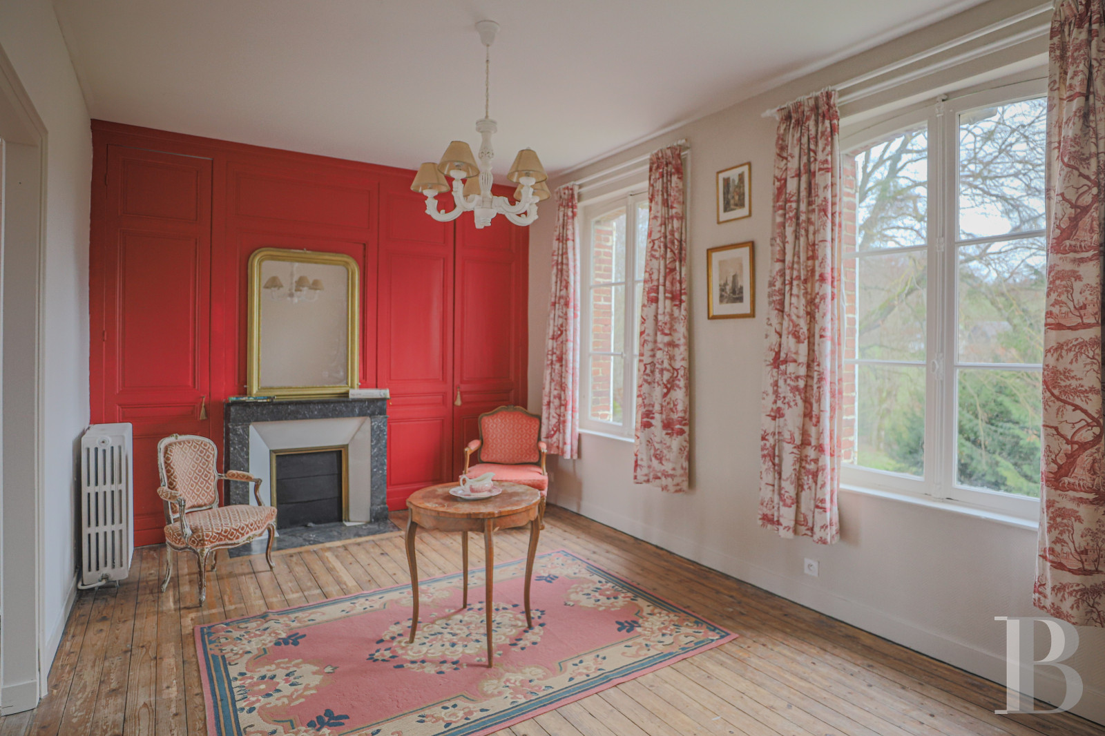Dans le  Calvados, au pied de la  Basilique de Lisieux un manoir médiéval du 16e siècle - photo  n°30